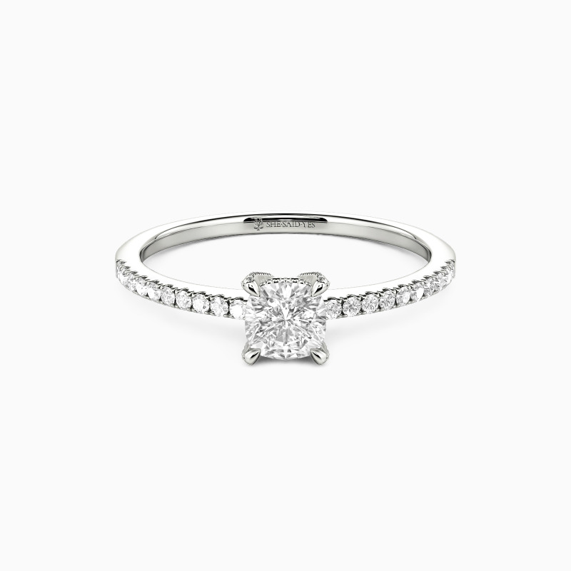 「アイ・ウォント・トゥ・ホールド・ユア・ハンド」 0.35ct クッションカット・サイドストーン 婚約指輪