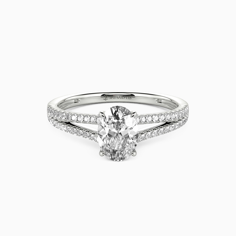 「あなたと私」 オーバルカット サイドストーン付き婚約指輪