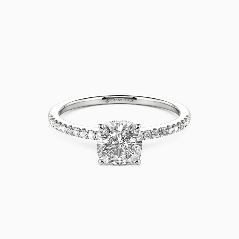 「運命を信じて」クッションカット ヘイロー 婚約指輪 0.8ct