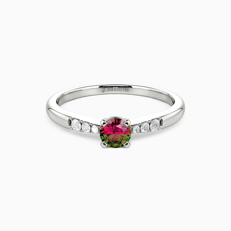 「心を照らす笑顔」ラウンド 0.3ct サイドストーン 婚約指輪