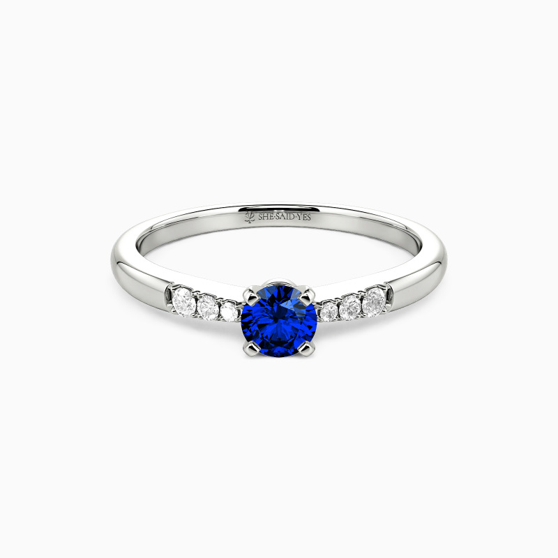 「心を照らす笑顔」ラウンド 0.3ct サイドストーン 婚約指輪 