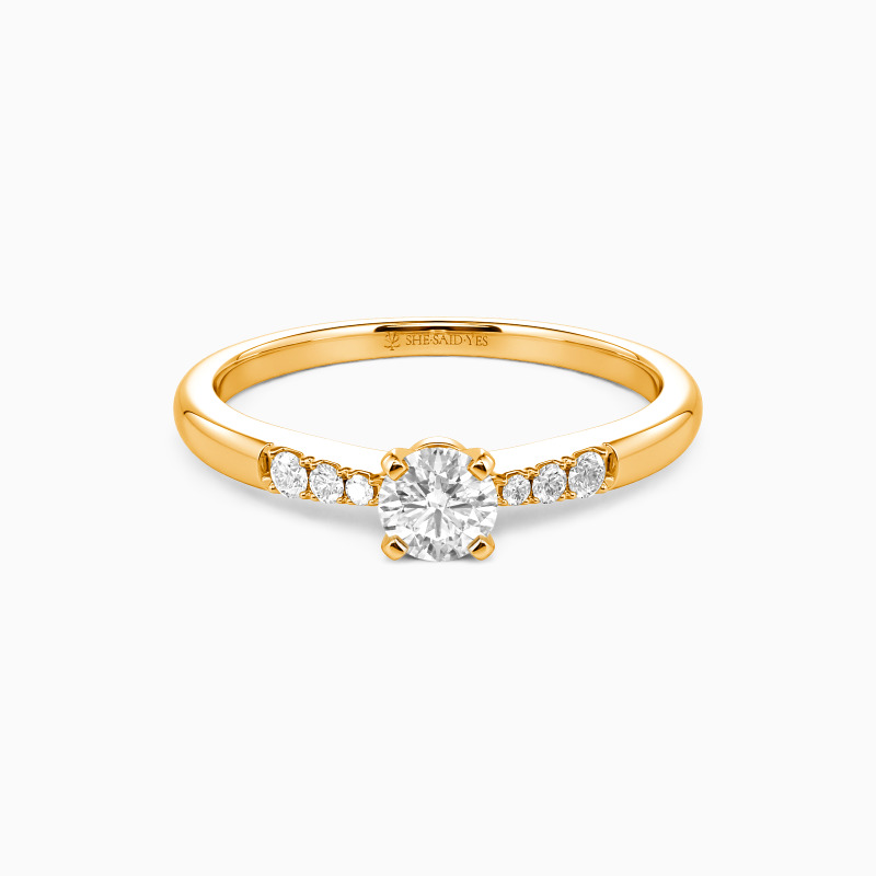 「心を照らす笑顔」ラウンド 0.3ct サイドストーン 婚約指輪 