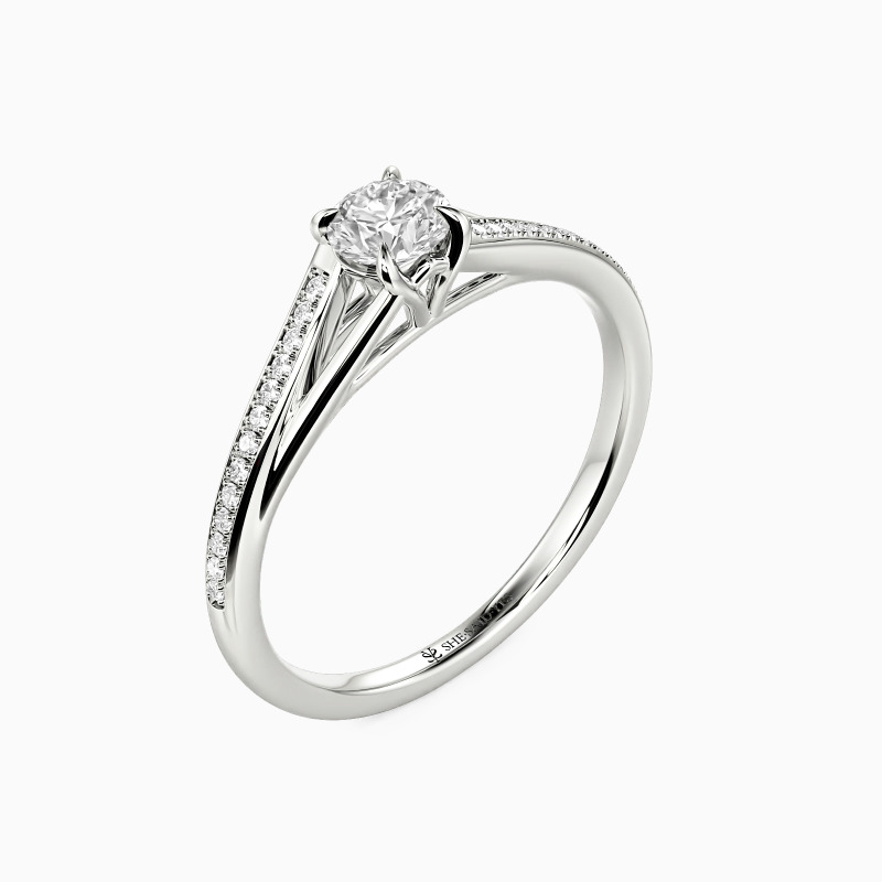 "Deine Liebe" Verlobungsring 0,3 ct Rund mit Seitensteinen