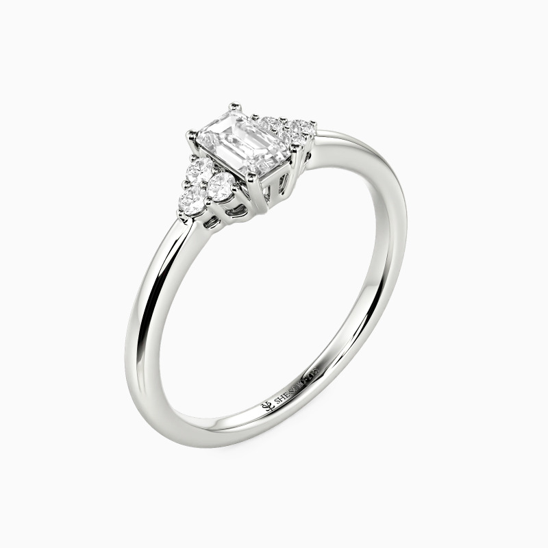 "Ewig Gefunden" Verlobungsring 0,4 ct Smaragd mit Seitensteinen