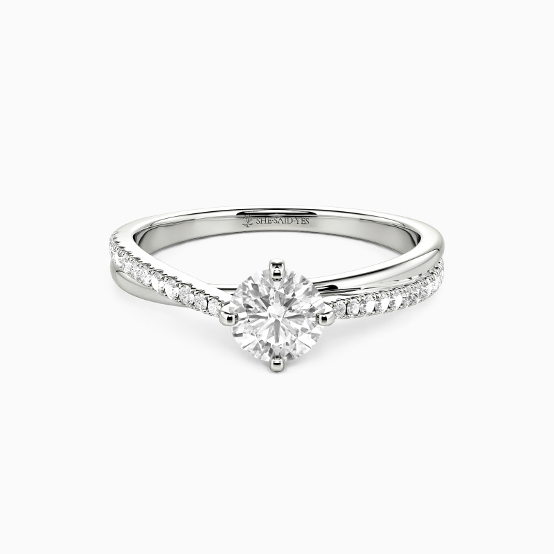 "Manténme Cerca" Anillo de Compromiso Corte Redondo con Piedras Laterales