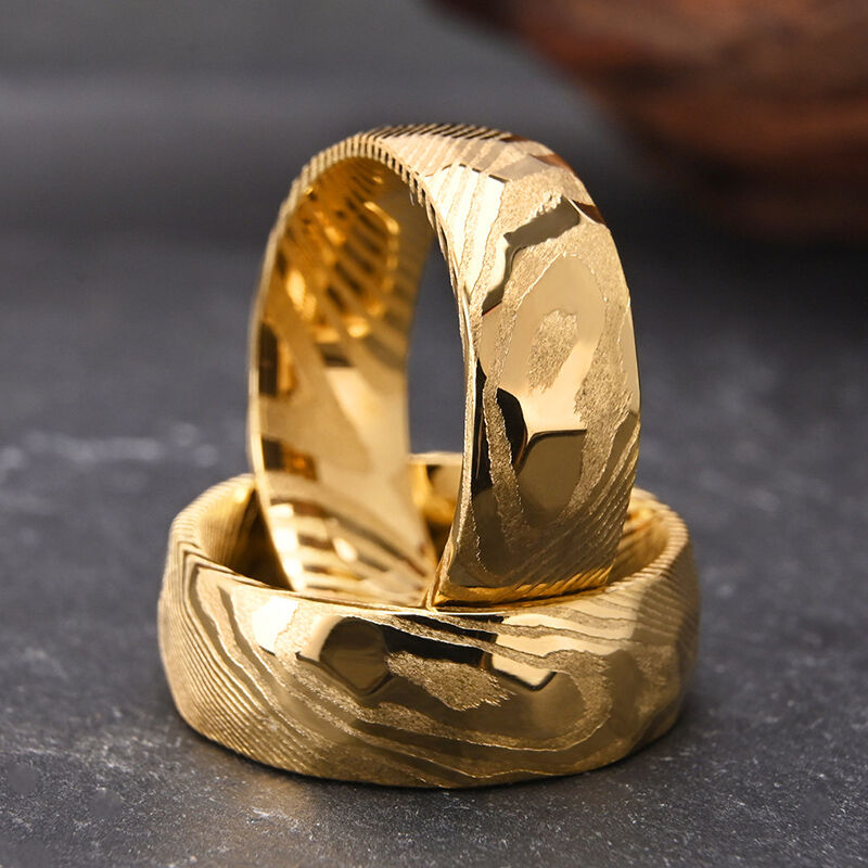 "Sonnenumarmung" 8mm Damaststahl Herren-Ehering