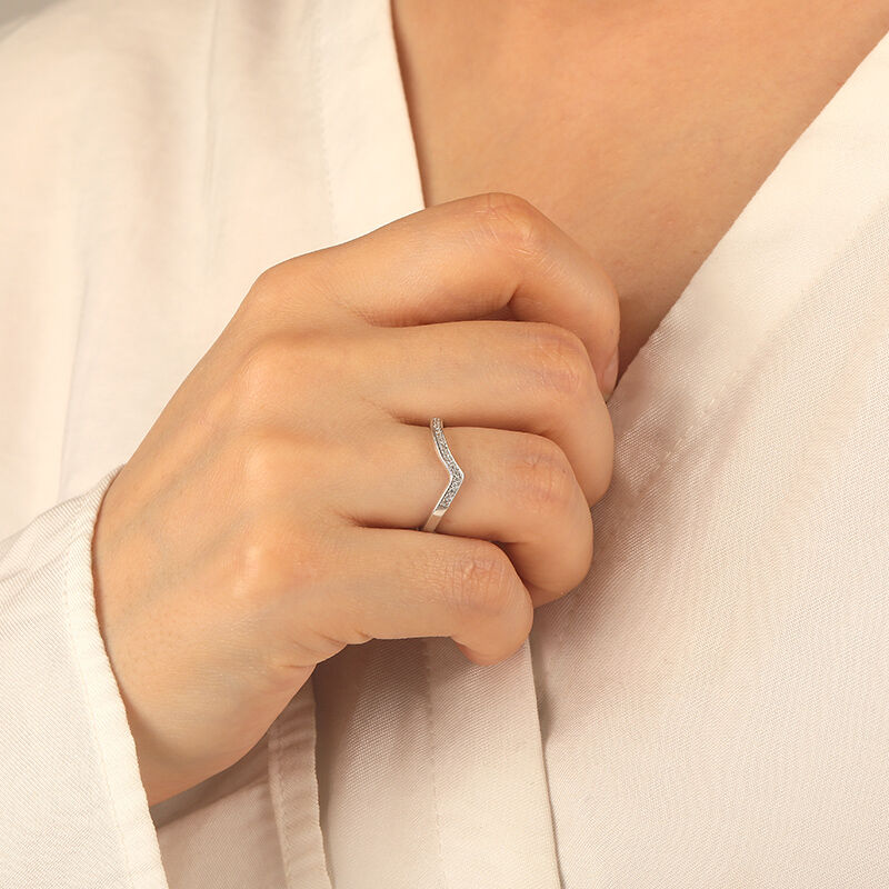 "Embracing Heart" Classic Wedding Ring