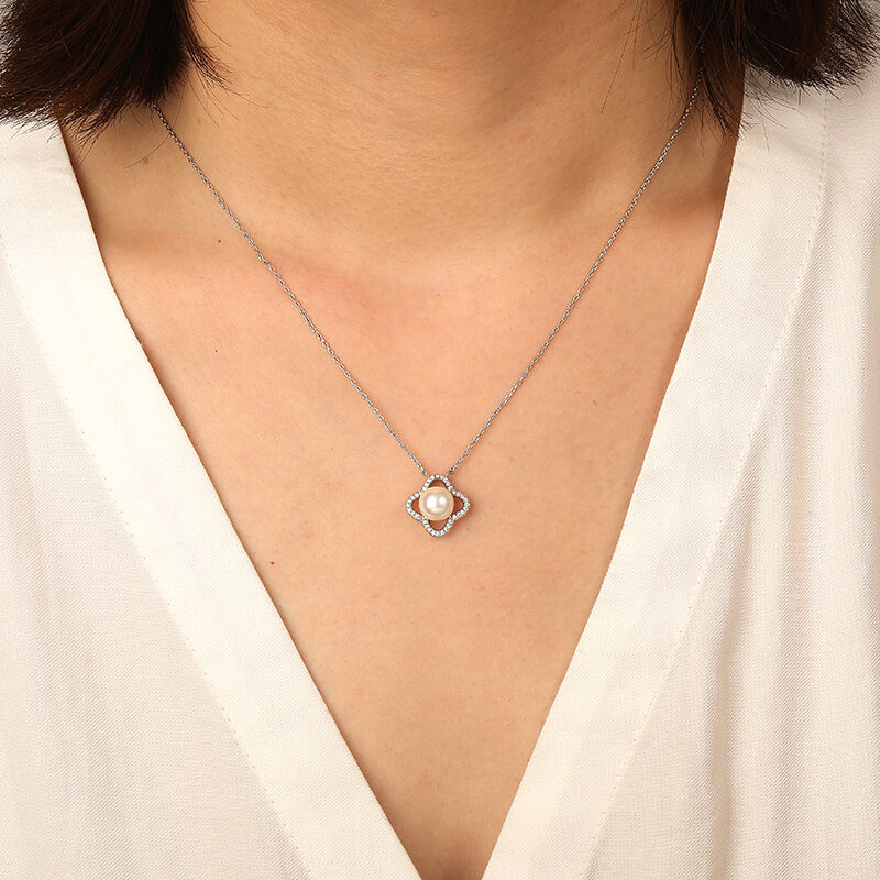 "A Clover's Blessing" 7.5-8.0mm Freshwater Pearl Necklace