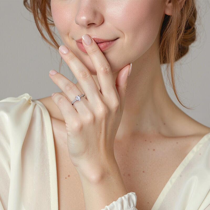 「ネバービーアパート」 0.3ct オーバルカット・サイドストーン 婚約指輪