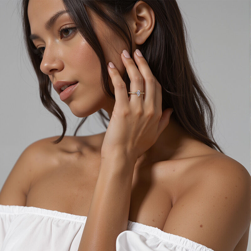 "Meine Ewige Liebe" Verlobungsring 0,5 ct Marquisen-Schliff mit Seitensteinen