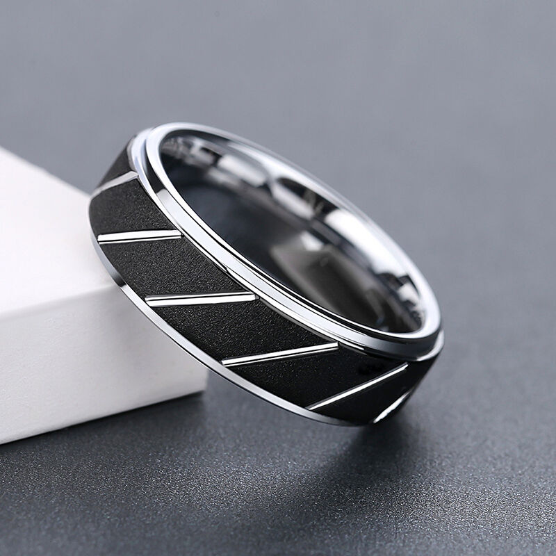 「真夜中の囁き」8mm タングステンカーバイド メンズ婚約指輪
