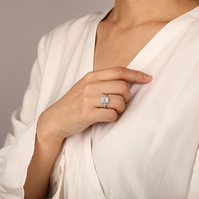 "Endlose Romanze" Smaragd-Schliff Halo-Verlobungsring