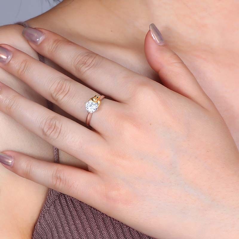 "Sweet Cuddle" Round Cut Side Stone Engagement Ring